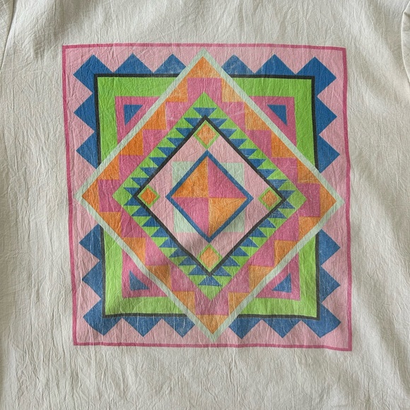 Vintage Tee with Geometric Pattern - Picture 4 of 4